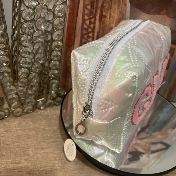 NWT Silver /white Glam pouch / wristlet - Picture 2 of 2